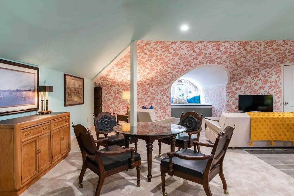 Two Bedroom Apartment In Historic Nulu Property Louisville