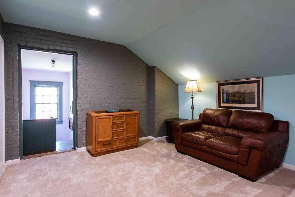 Two Bedroom Apartment In Historic Nulu Property Louisville
