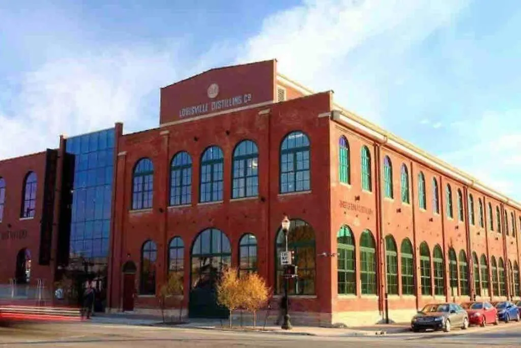 Two Bedroom Apartment In Historic Nulu Property Louisville